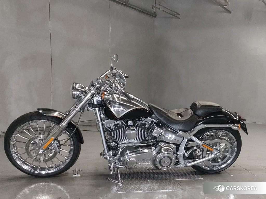 Проданный Harley-Davidson Softail Breakout FXSB CVO 2013 из Японии