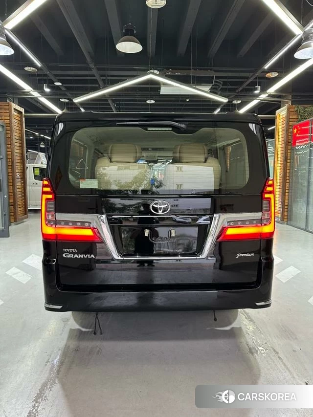 Toyota Granvia (overseas) 2023 Черный из Китая, фото 2