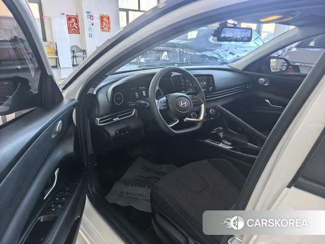 Hyundai Elantra 2025 Белый из Китая, фото 2