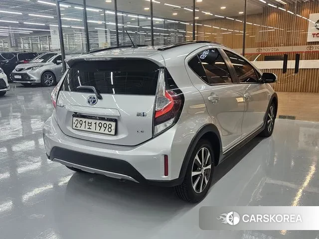 Toyota Prius C id 3778203 из Кореи 11