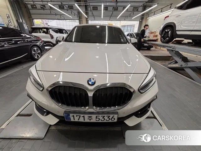 BMW 1 Series (F40) 2020 Белый из Кореи, фото 2