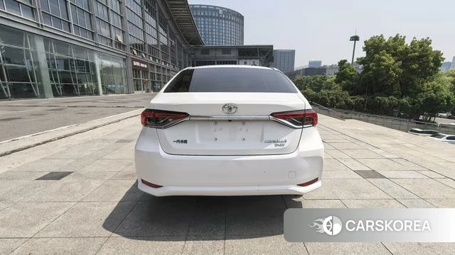 Toyota Corolla 2023 Белый из Китая, фото 4