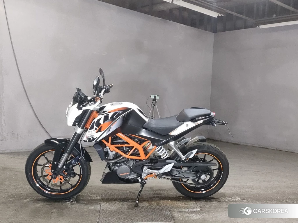 Проданный KTM 125 DUKE 2011 из Японии, фото 2