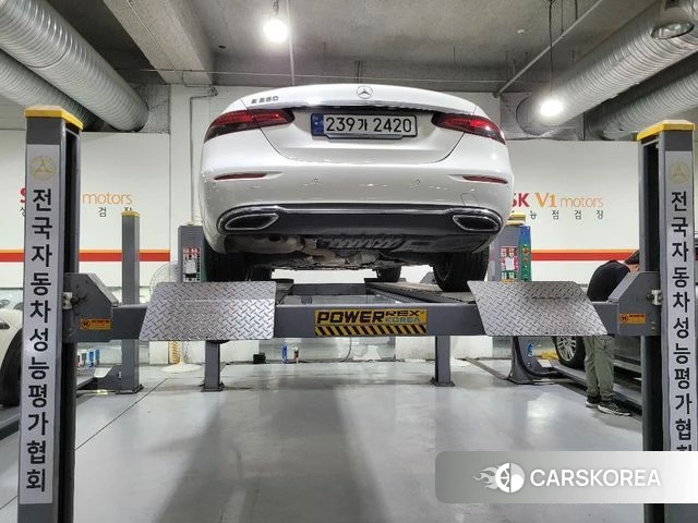 Mercedes-Benz E-Class W213 2023 Белый из Кореи, фото 2