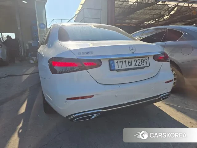 Mercedes-Benz E-Class W213 2022 Белый из Кореи, фото 3