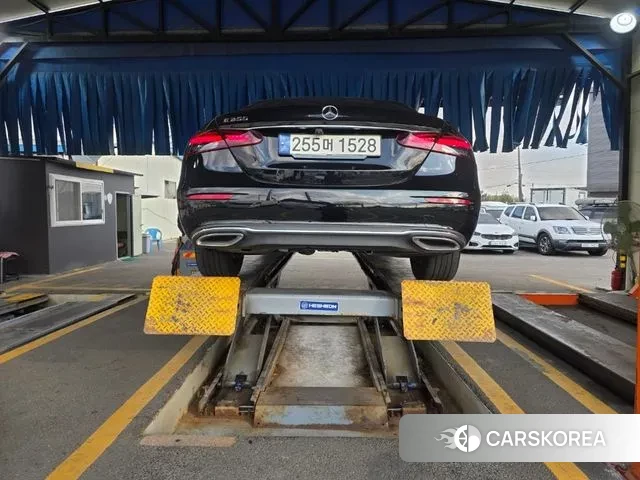 Mercedes-Benz E-Class W213 2021 Черный из Кореи, фото 2