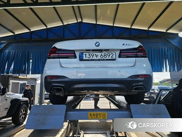 BMW 5 Series (G30) 2021 Белый из Кореи, фото 2