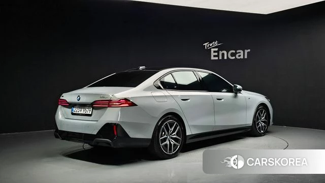BMW 5 Series (G60) id 4329382 из Кореи 12