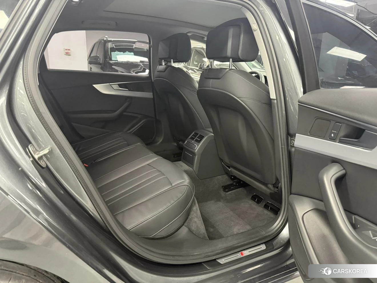 Audi A4L id 4461398 из Китая 10