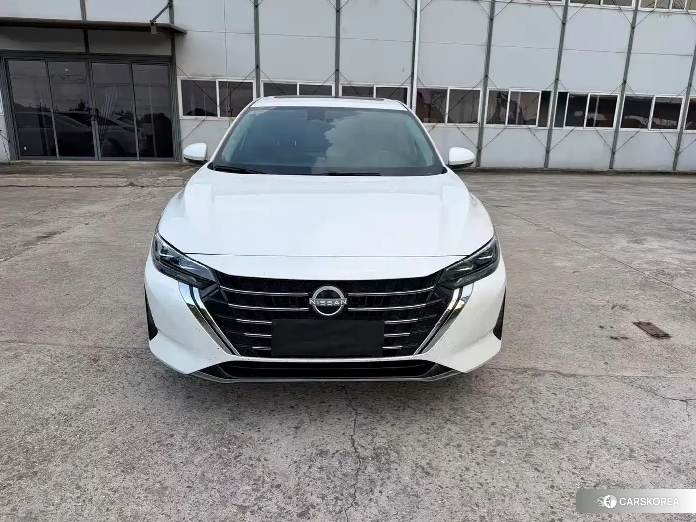 Nissan Sylphy 2023 Белый из Китая, фото 2
