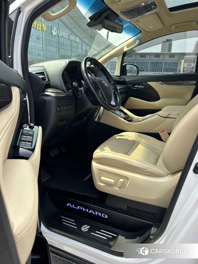 Toyota Elfa 2022 Белый из Китая, фото 4