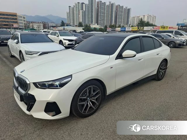 BMW 5 Series (G60) 2024 Белый из Кореи, фото 2