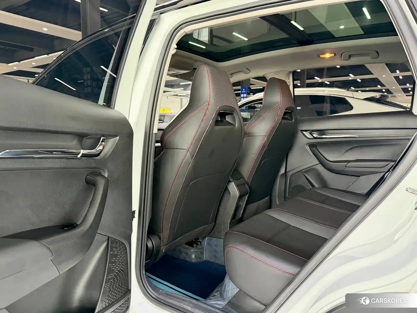 Skoda Komick 2023 Белый из Китая, фото 6
