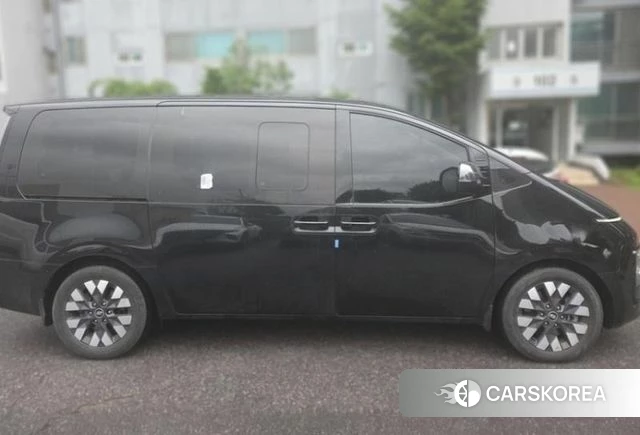 Hyundai Staria 2022 Черный из Кореи, фото 2
