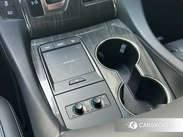 Lexus LM id 4276194 из Китая 7