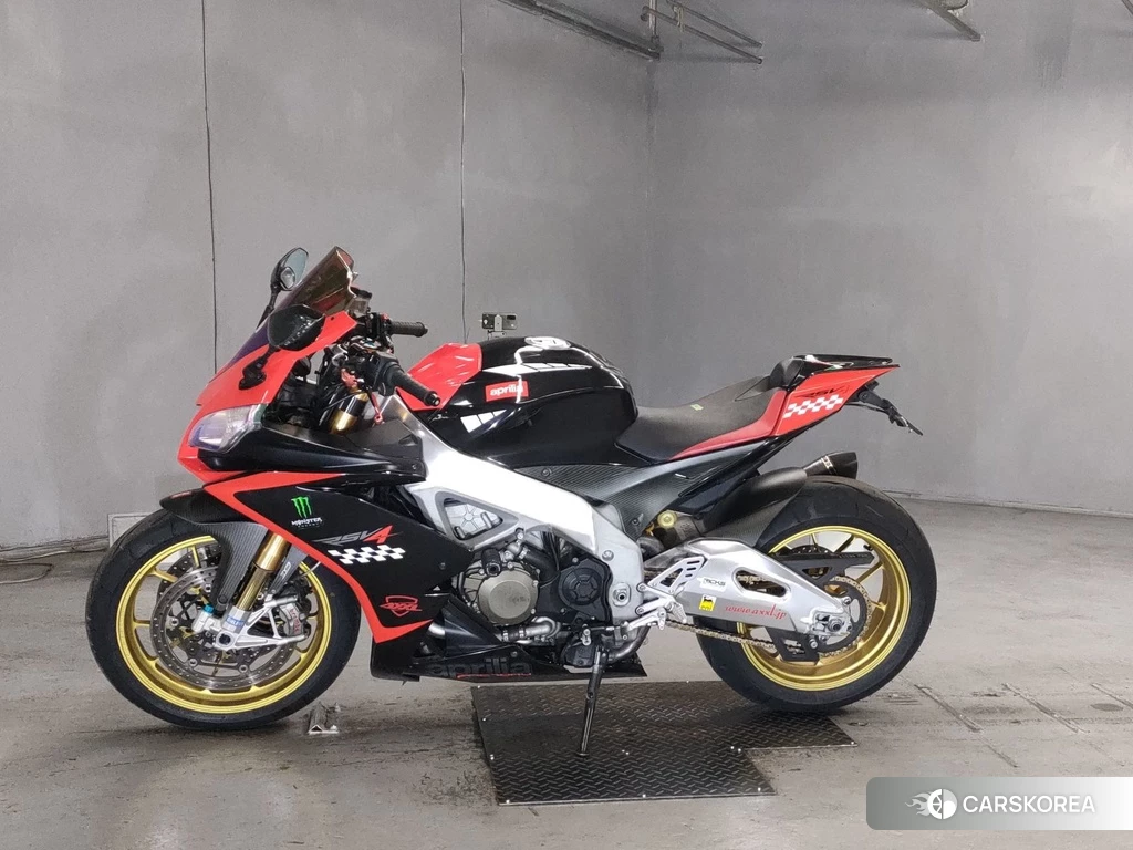 Проданный Aprilia RSV4 FACTORY 2013 из Японии, фото 2