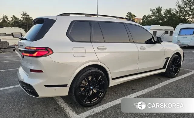 BMW X7 (G07) 2023 Белый из Кореи, фото 2