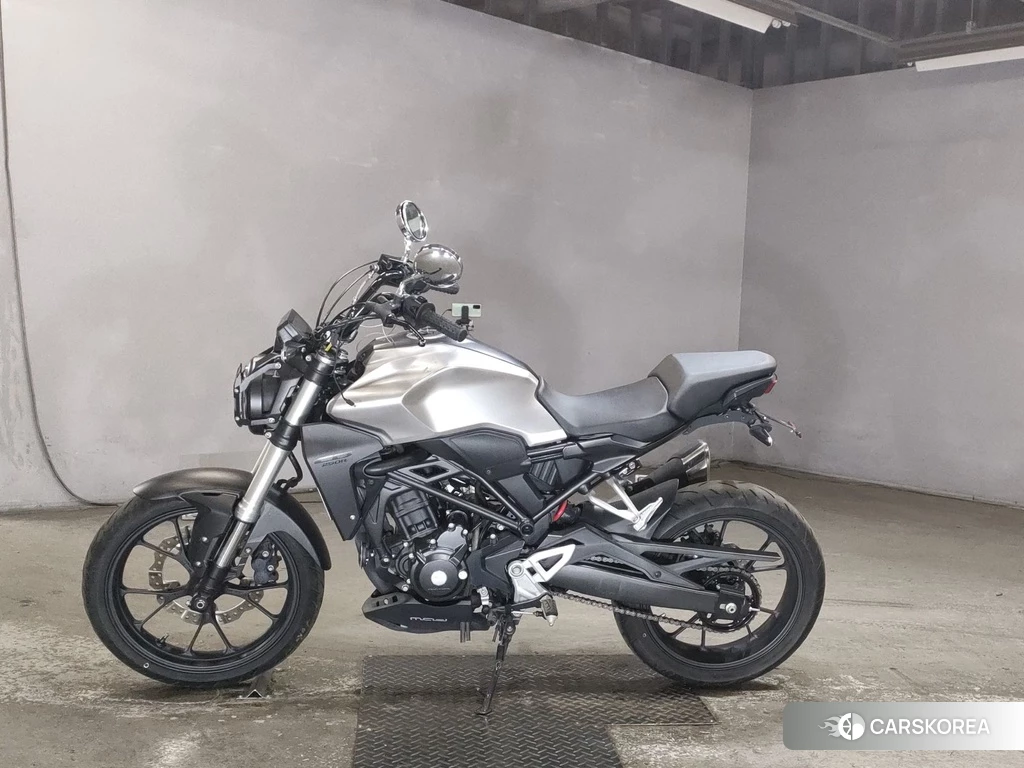 Проданный Honda CB250R 2018 из Японии