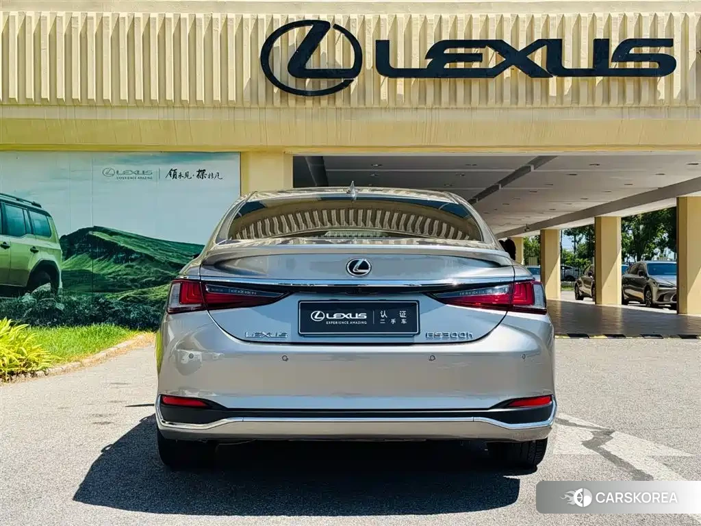 Lexus ES 2024 Silver/gray из Китая, фото 3