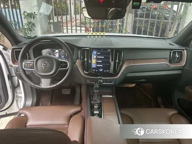 Volvo XC60 2021 Белый из Китая, фото 5
