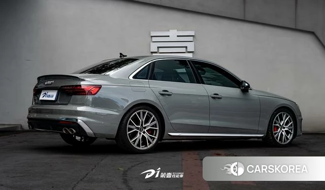 Audi S4 2022 Темно-серый из Китая, фото 2