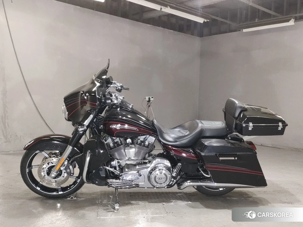 Проданный Harley-Davidson Street Glide FLHXSE1800 CVO 2011 из Японии