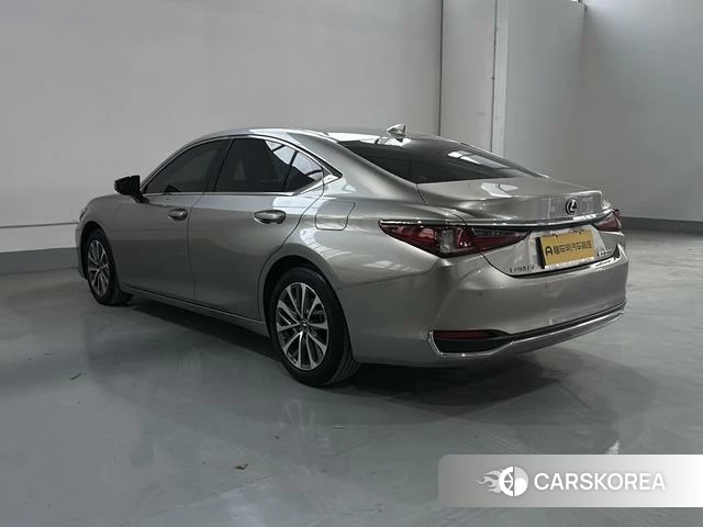 Lexus ES id 4278589 из Китая 12