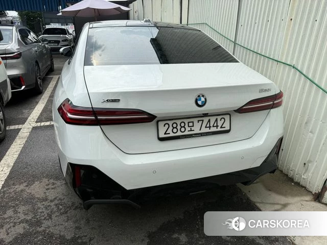 BMW 5 Series (G60) 2026 Белый из Кореи, фото 5