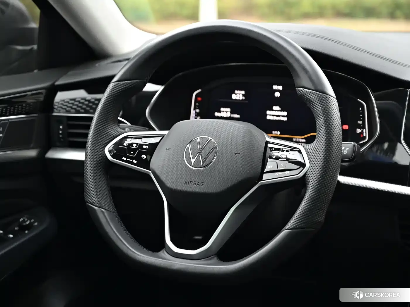 Volkswagen Passat id 4622354 из Китая 11