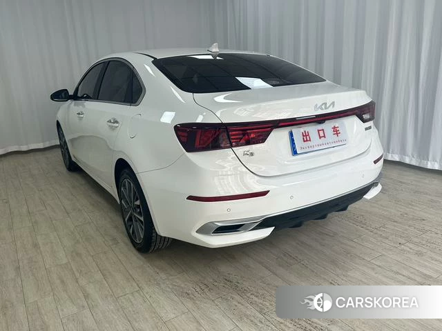 Kia K3 2023 Белый из Китая, фото 2