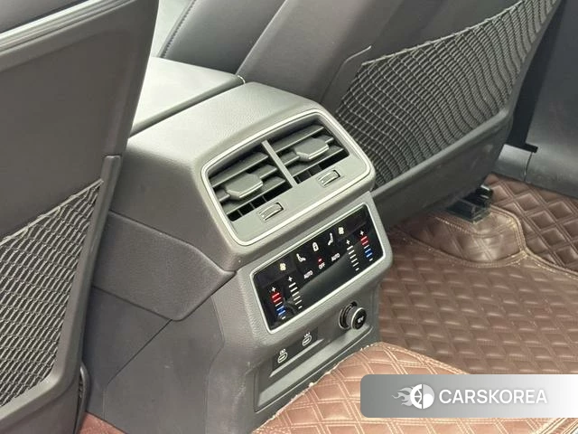 Audi A6L id 4359130 из Китая 12
