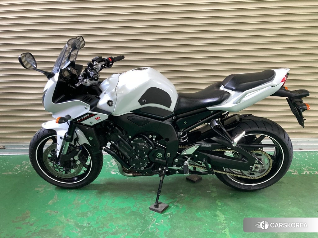 Проданный Yamaha FZ1 FEATHER 2013 из Японии
