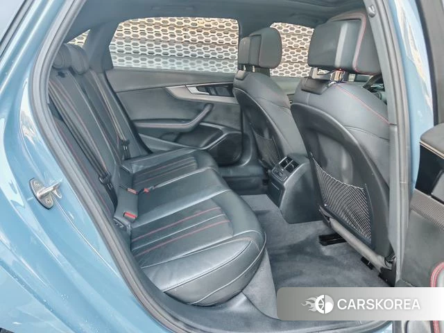 Audi A4L id 3888672 из Китая 7