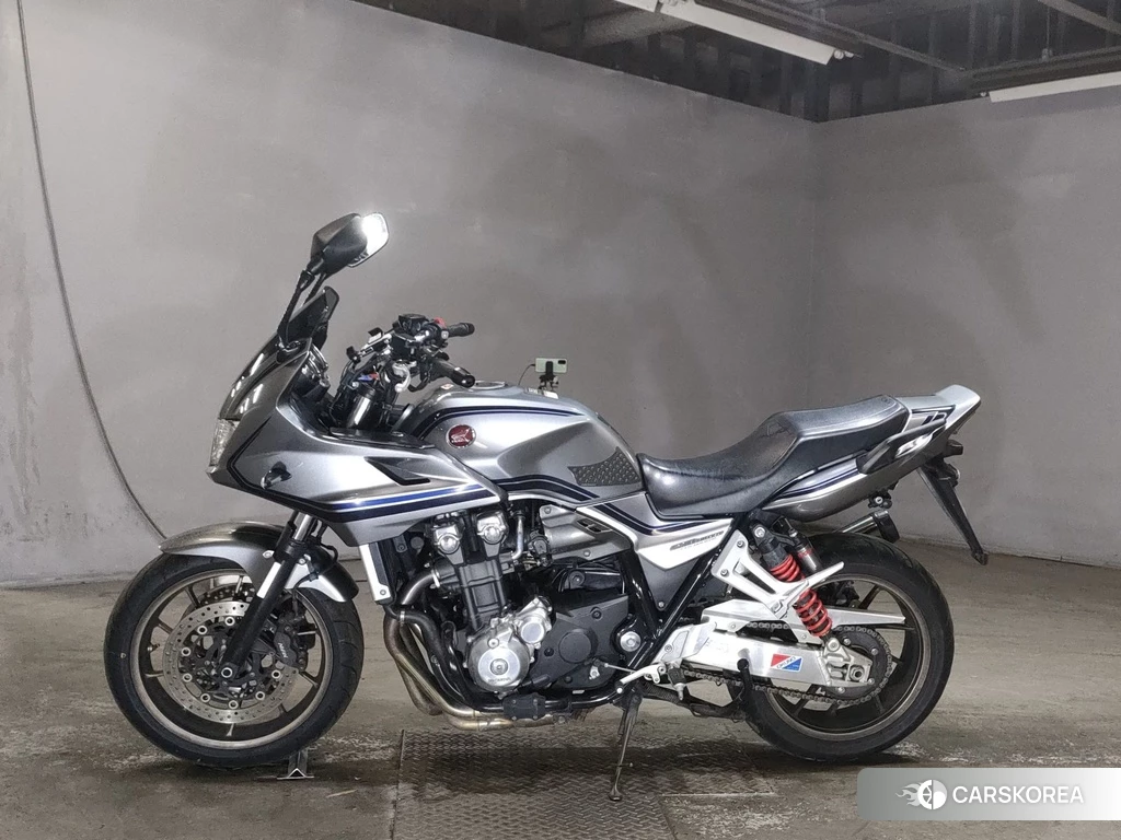 Проданный Honda CB1300SF BOLDOR 2017 из Японии, фото 2