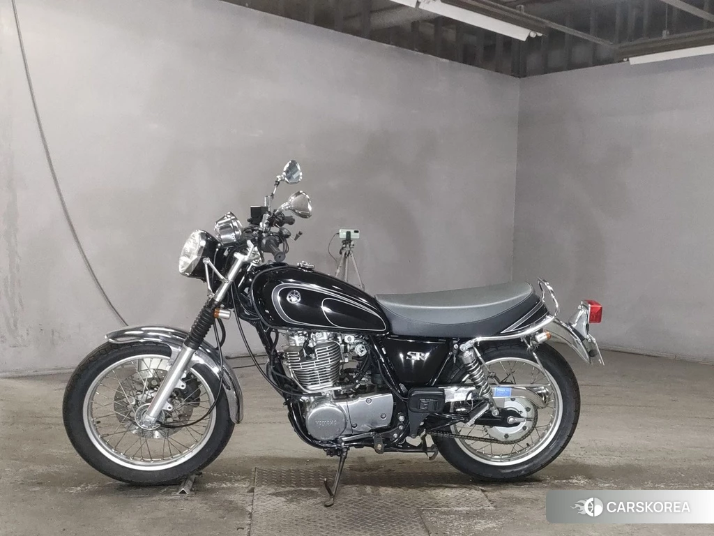 Проданный Yamaha SR 400 2013 из Японии, фото 2