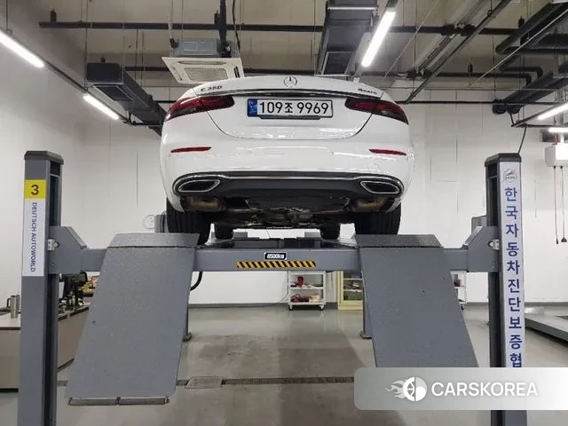 Mercedes-Benz E-Class W213 2022 Белый из Кореи, фото 2