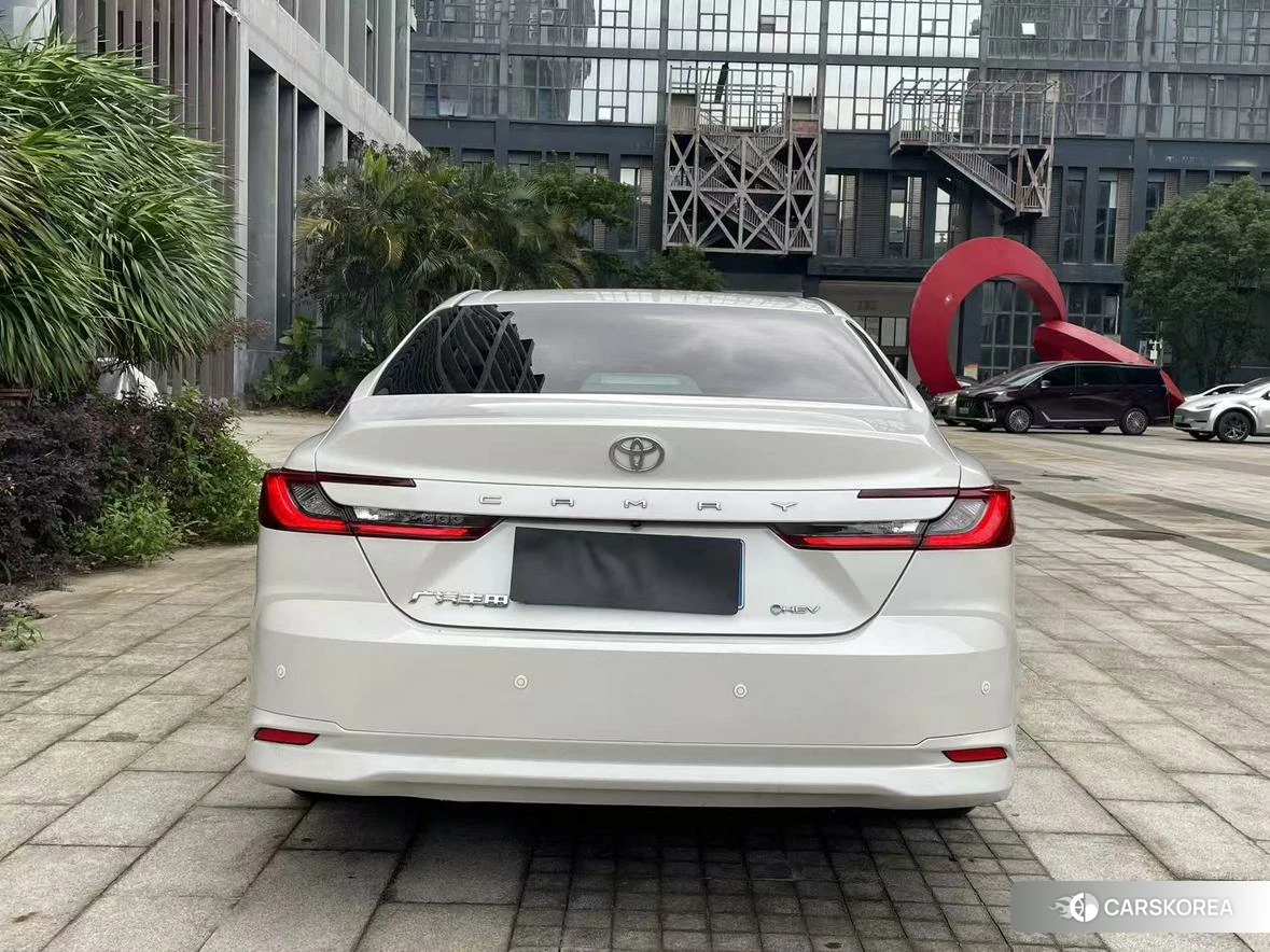 Toyota Camry 2024 Белый из Китая, фото 2