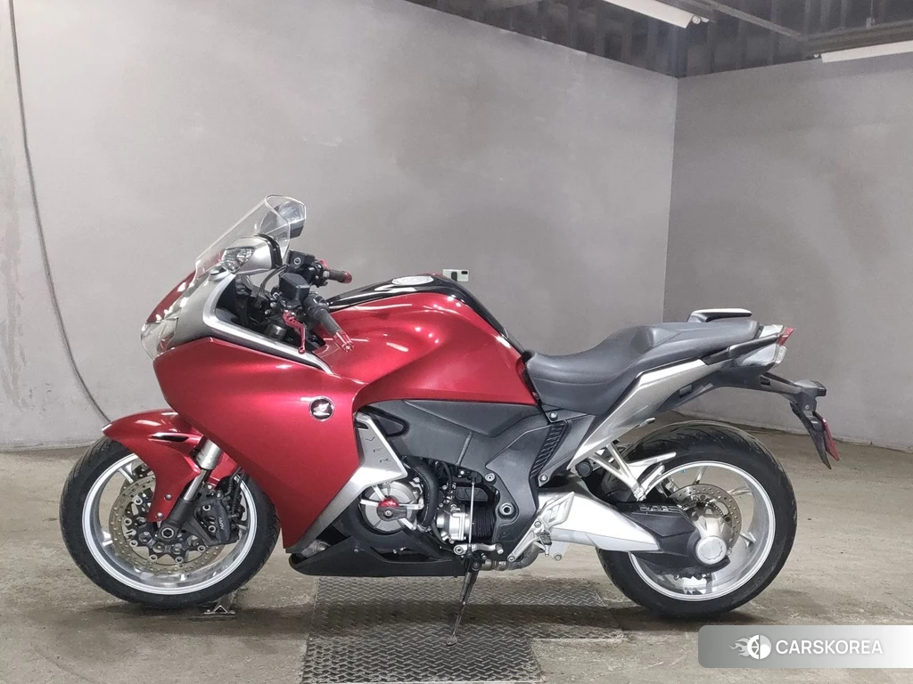 Проданный Honda VFR1200F 2012 из Японии