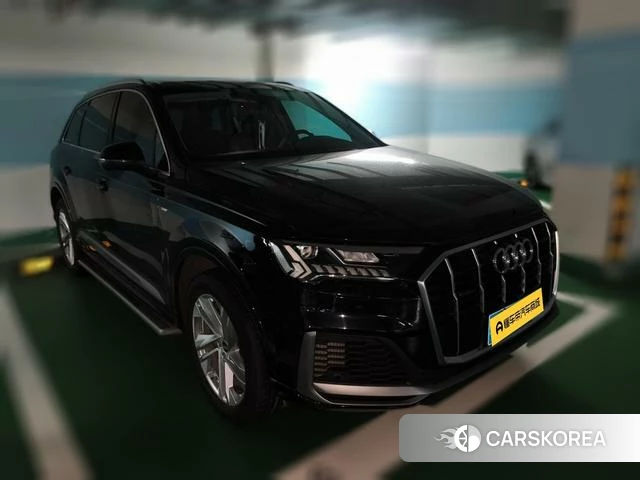 Audi Q7 2021 Черный из Китая, фото 2
