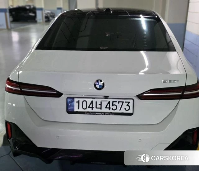 BMW 5 Series (G60) 2024 Белый из Кореи, фото 2