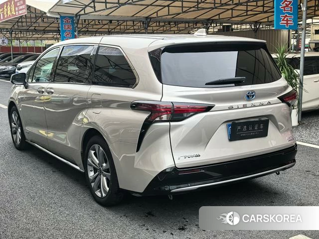 Toyota Saina 2023 Шампань из Китая, фото 5
