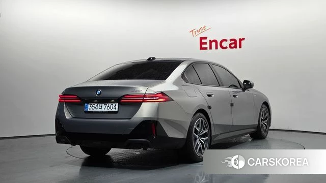 BMW 5 Series (G60) id 4279576 из Кореи 12