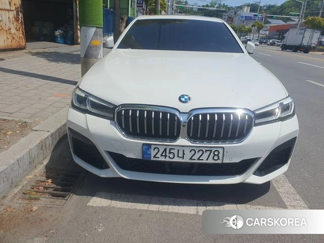BMW 5 Series (G30) 2023 Белый из Кореи, фото 2