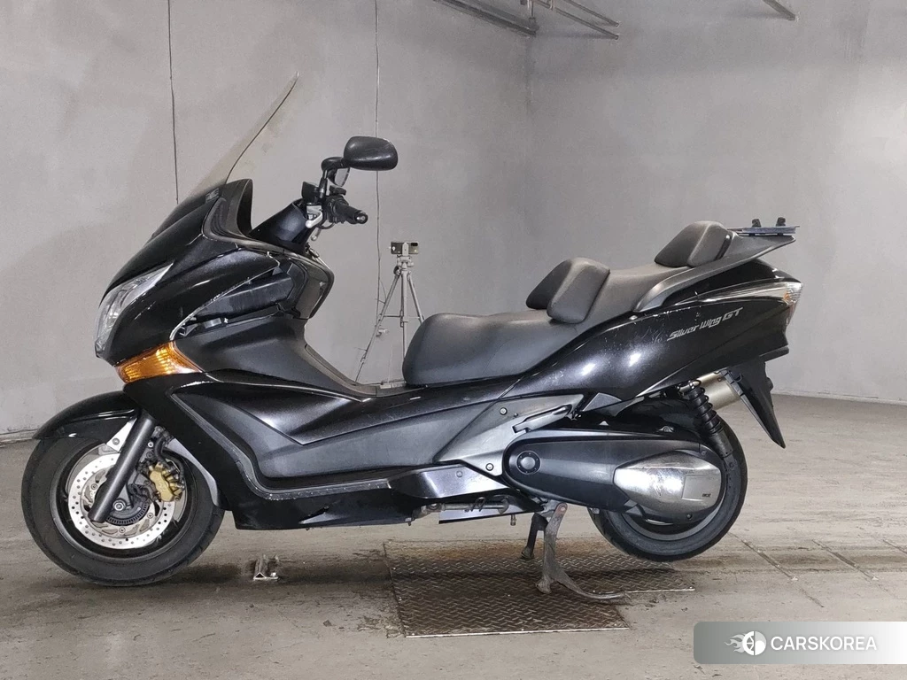 Проданный Honda SILVER WING 400 GT 2011 из Японии, фото 2