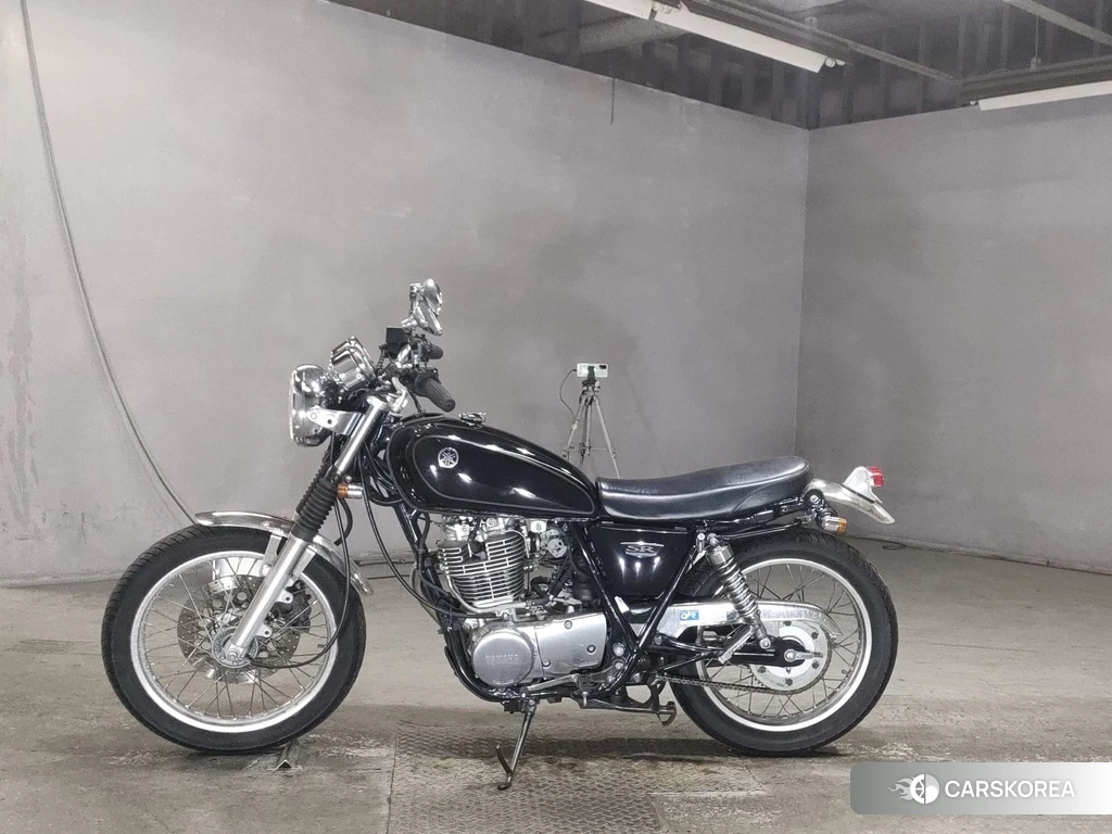 Проданный Yamaha SR 400 2016 из Японии, фото 2