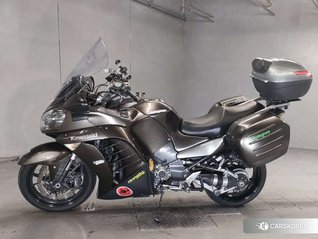 Проданный Kawasaki 1400GTR 2010 из Японии