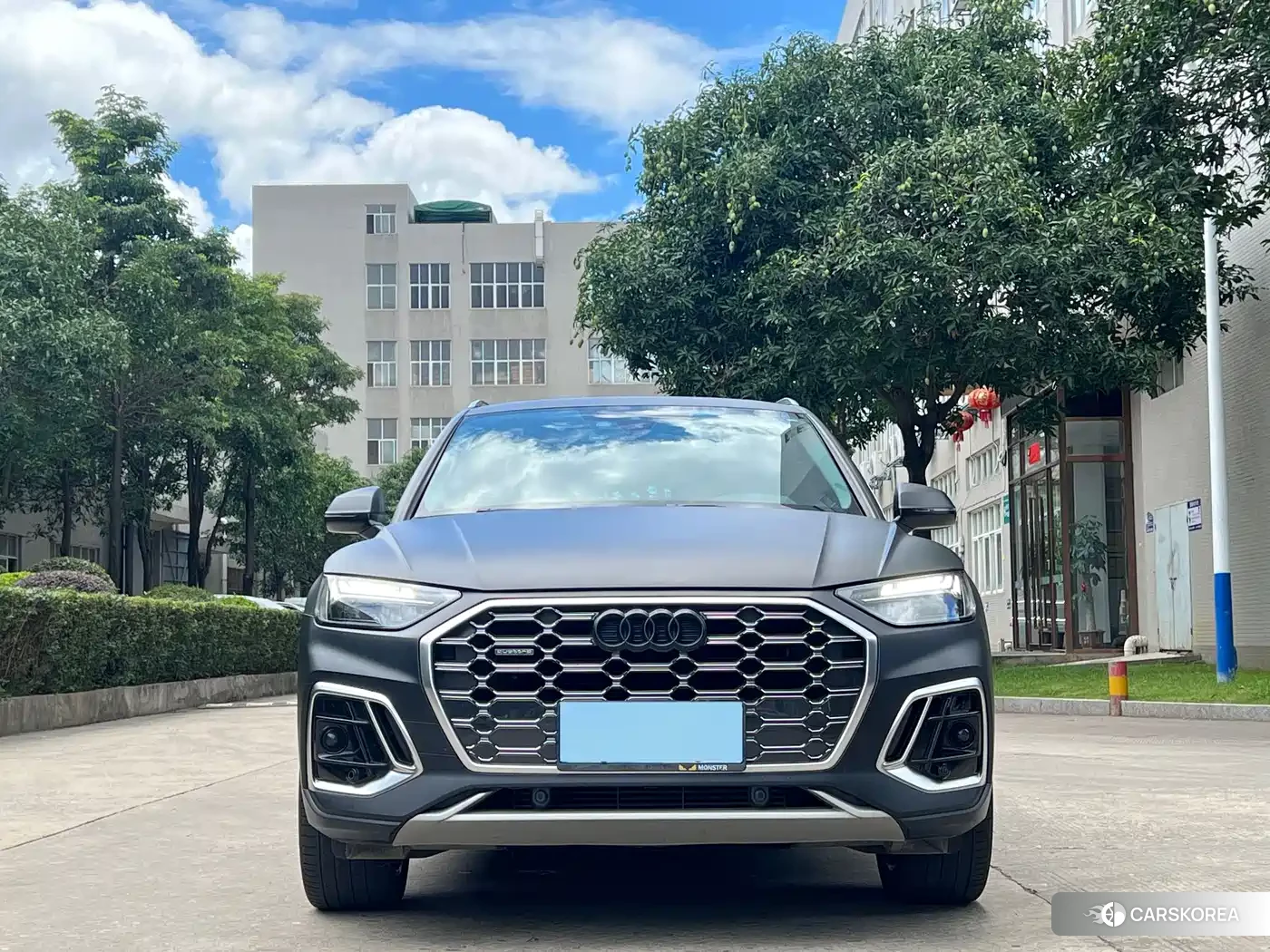 Audi Q5L 2022 Silver/gray из Китая, фото 2