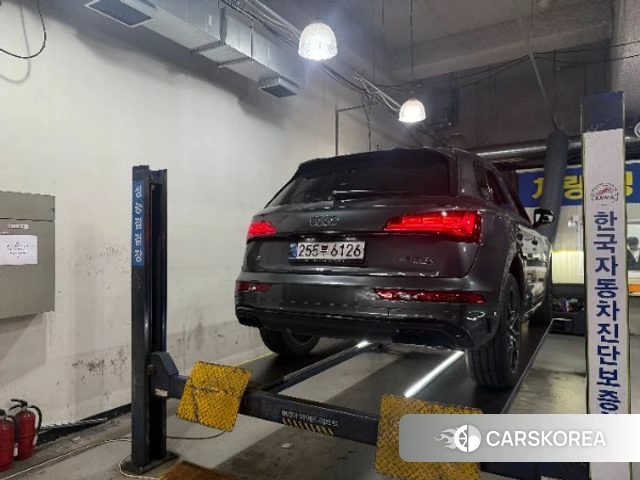 Audi Q5 (FY) 2024 Серебристо-серый из Кореи, фото 2