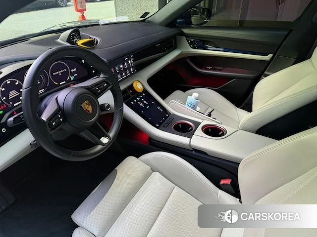 Porsche Taycan id 3878815 из Кореи 8