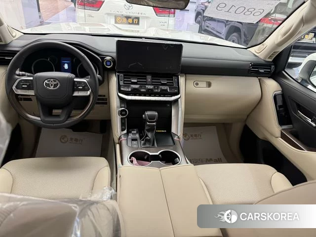 Toyota Land Cruiser (imported) 2024 Белый из Китая, фото 2